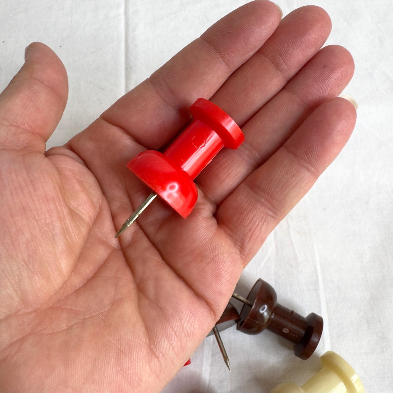 MCM Pop-Art LARGE 2″ PUSH-PINS Red BROWN White HONG KONG Retro OFFICE Supplies
