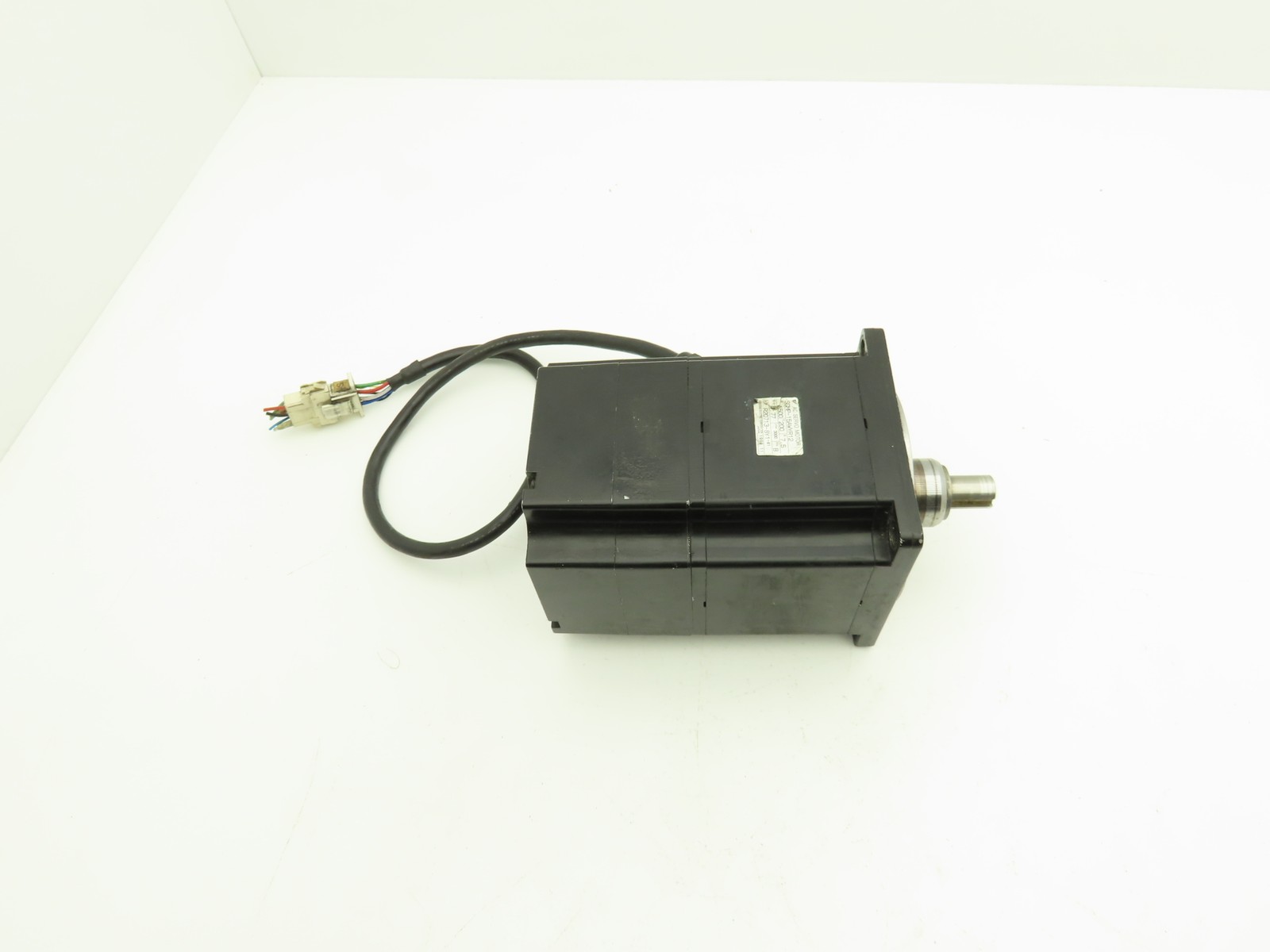 Yaskawa SGMP-15AWYR12 AC Servo Motor 1500W 4.77Nm 3000 RPM Encoder **READ**