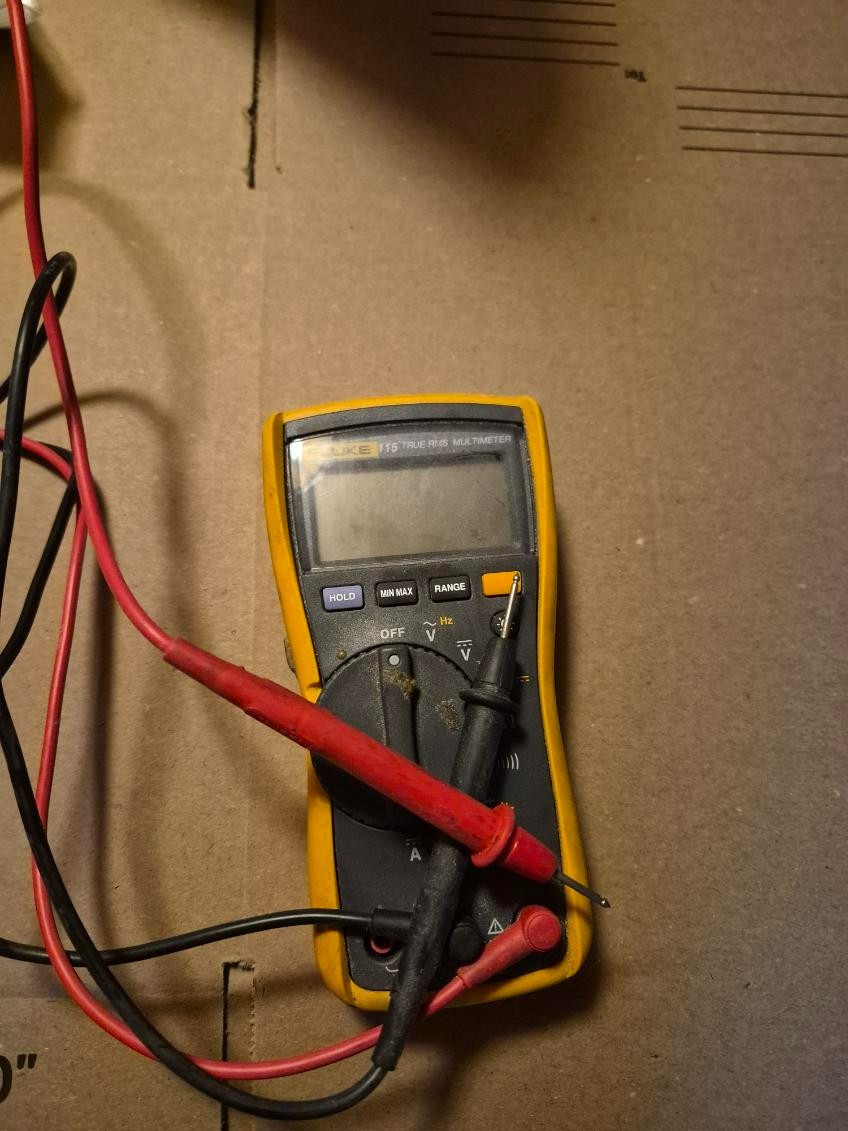 Fluke 115 Field Technicians Digital Multimeter Compact true-rms meter USED