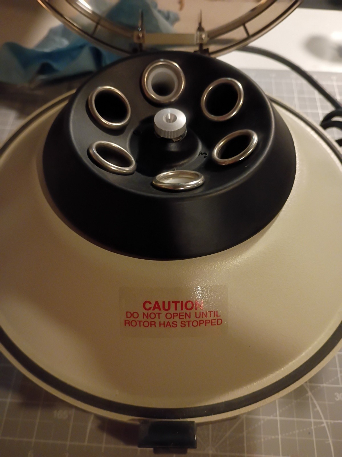 Becton Dickinson Adams Compact II Centrifuge 0225 with 6 Place Rotor