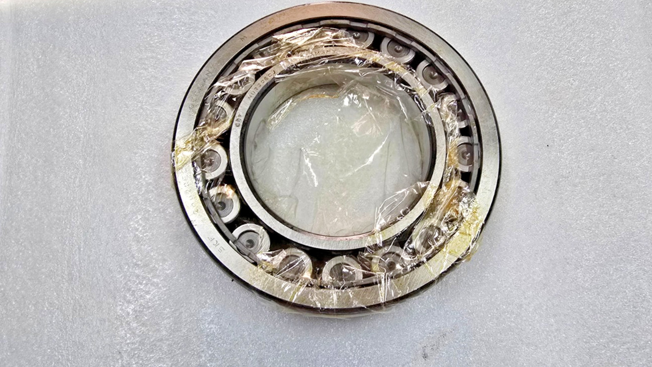 NU220 ECJ Cylindrical Roller Bearing NEW SKF GERMANY NU 220 ECJ 100 x 180 x 34MM