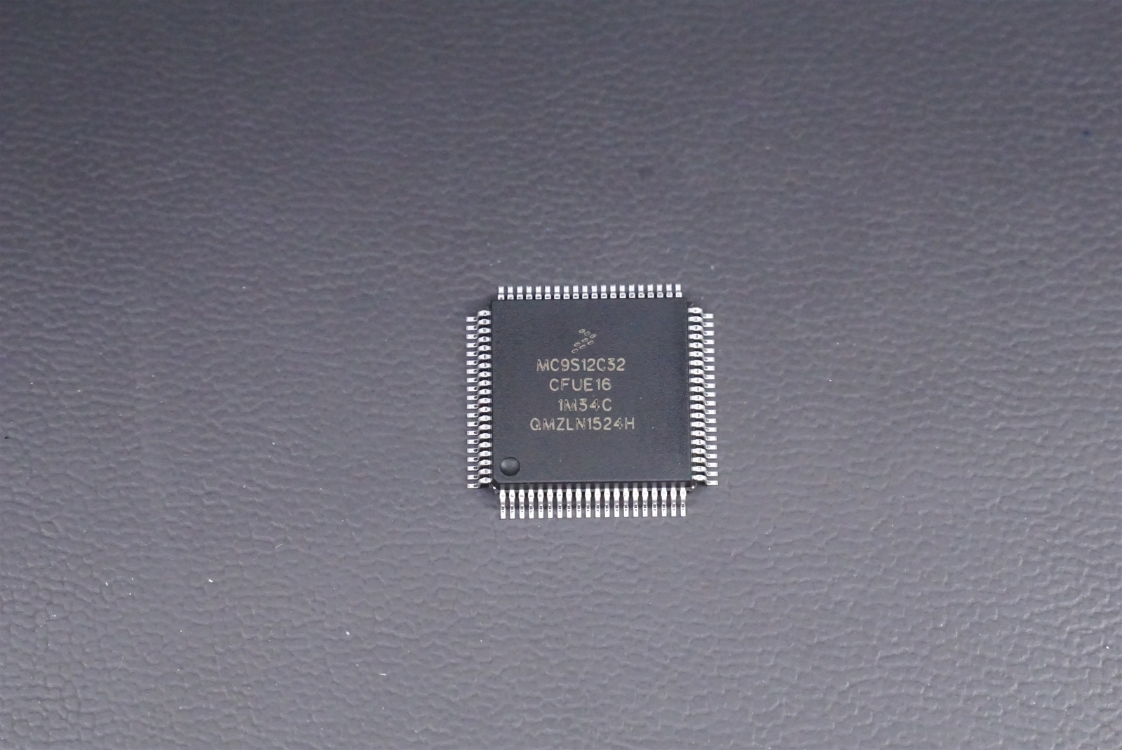 MC9S12C32CFUE16 Freescale 16-Bit Microcontroller 25MHz 32KB Flash 2KB RAM QFP 80