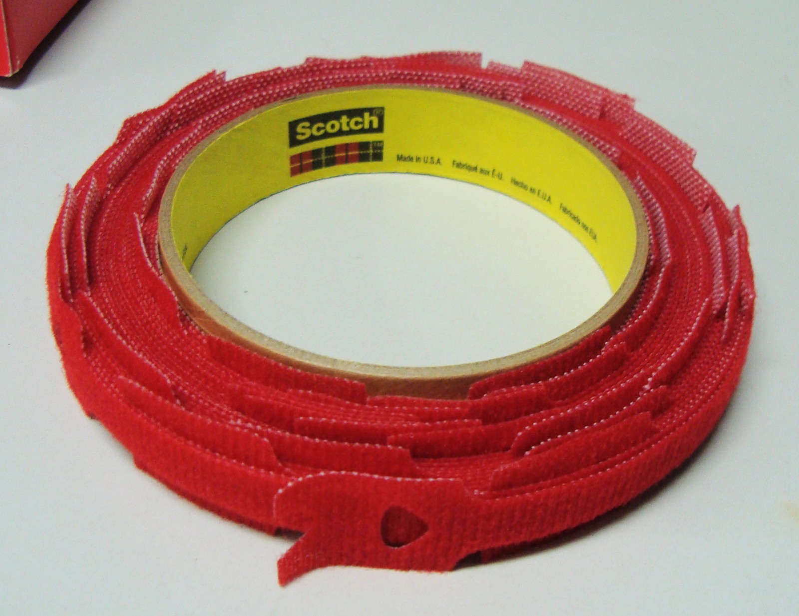 3M 100-6St-Red Hook & Loop Cable & Wire Tie Wrap, Red, 3/8″W, 6″ Die Cut Straps