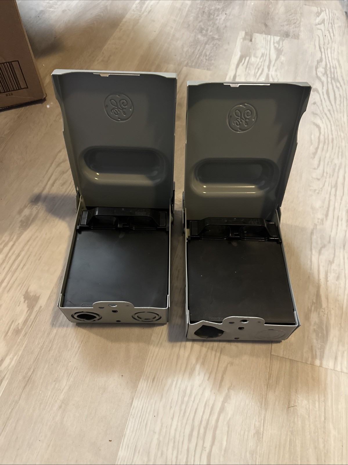GE 30-Amp 120/240-Volt Fused AC Disconnect Gray TF30RCP OPEN BOX