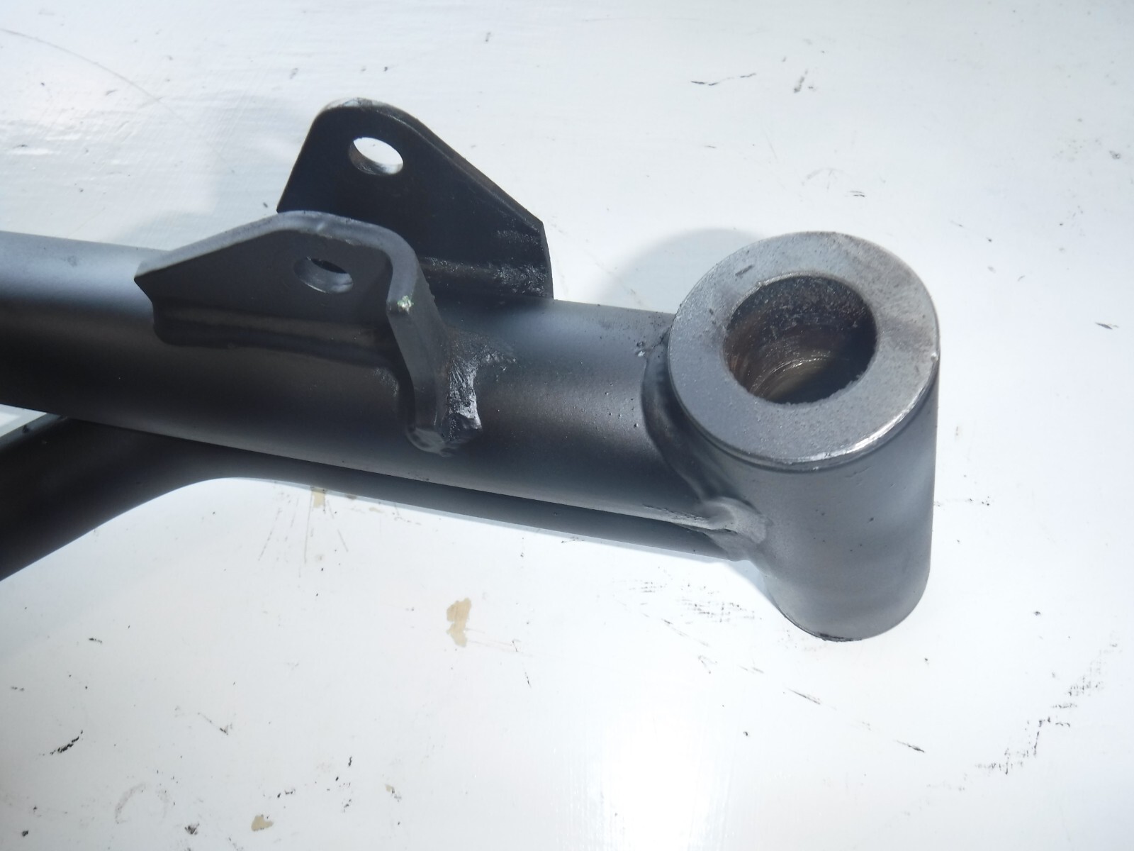 GENUINE JOHN DEERE FRONT RIGHT LOWER ARM FOR MULTIPLE GATORS PART# AM141133