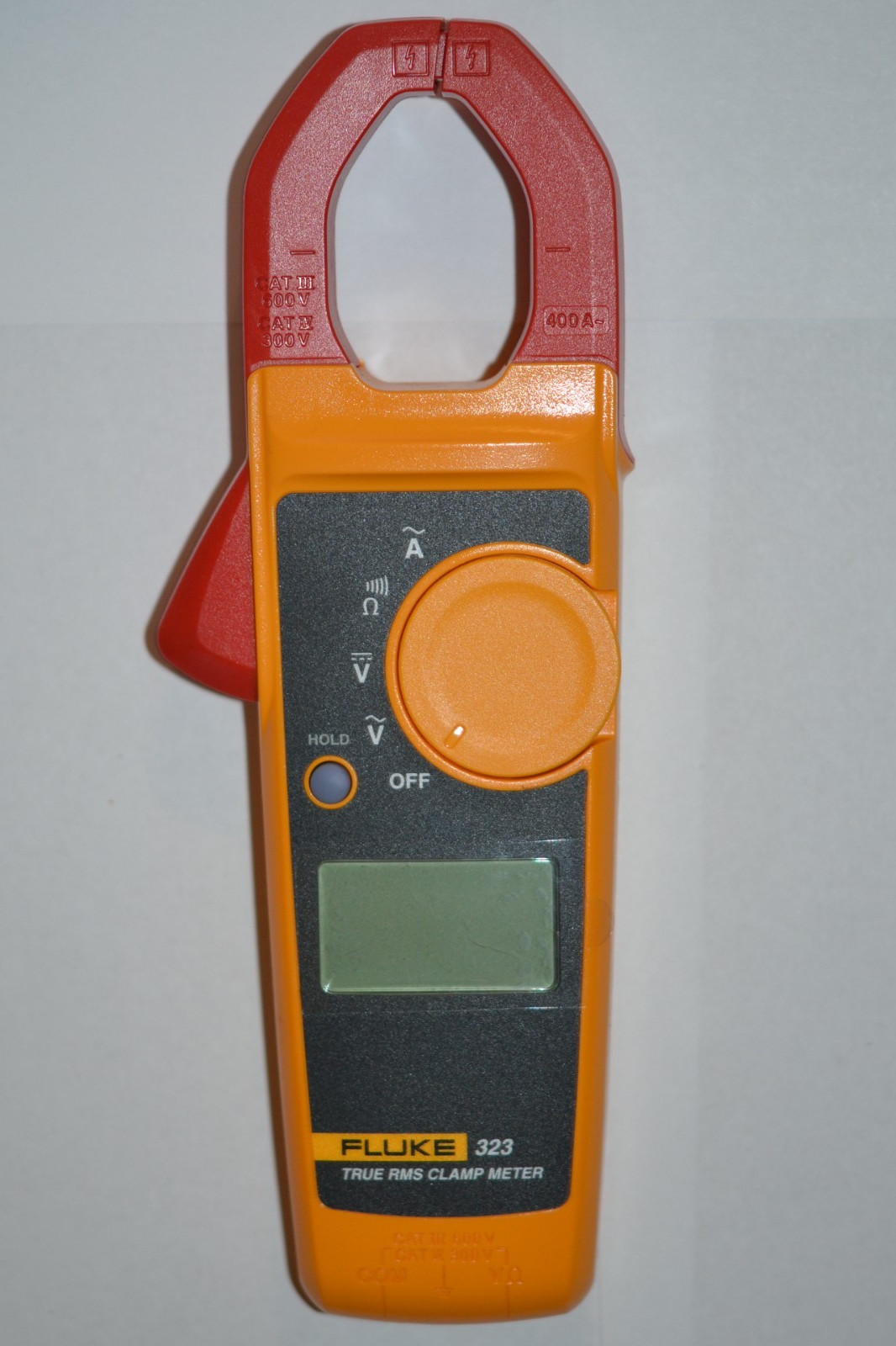 Fluke 323 True-RMS Digital Clamp Meter, 600V AC & DC Voltage With Caring Case