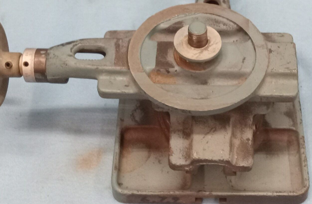 UNKNOWN BRAND MANUAL STAGE ADJUSTOR 5/8″ BOLT STEEL MATERIAL 19325