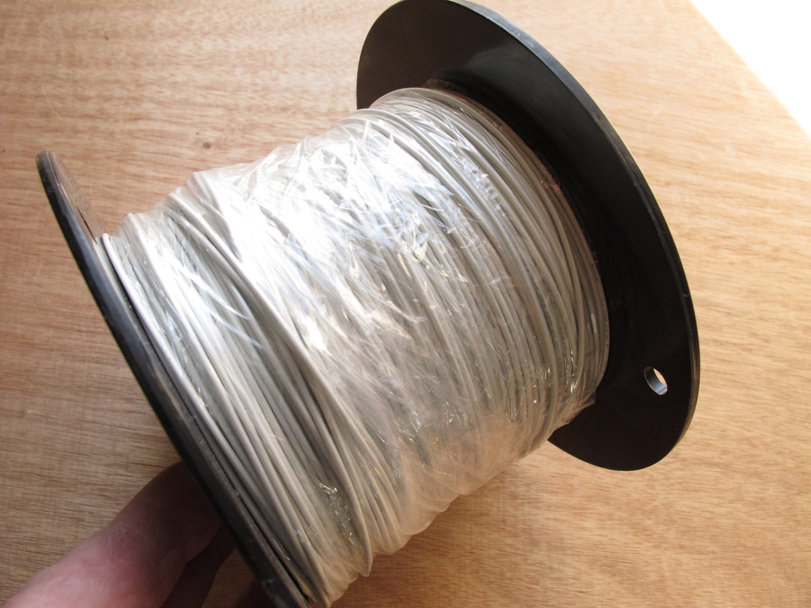 Alpha Wire 3053/1 Premium Hook-Up Wire, 20 AWG, Solid, PVC, White – 750′ Spool