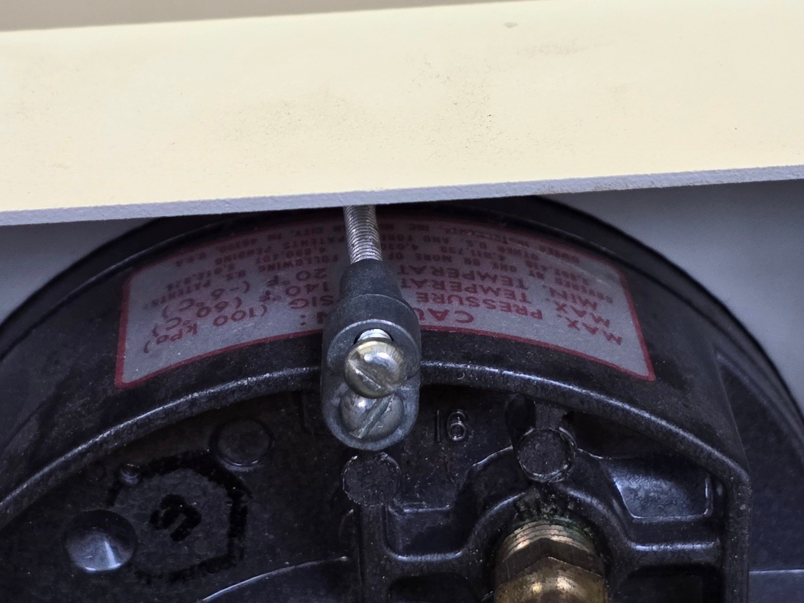 DWYER INSTRUMENTS 2000-0 C MAGNEHELIC GAUGE15PSIG MAX PRESSURE 140°F MAX. TEMP.