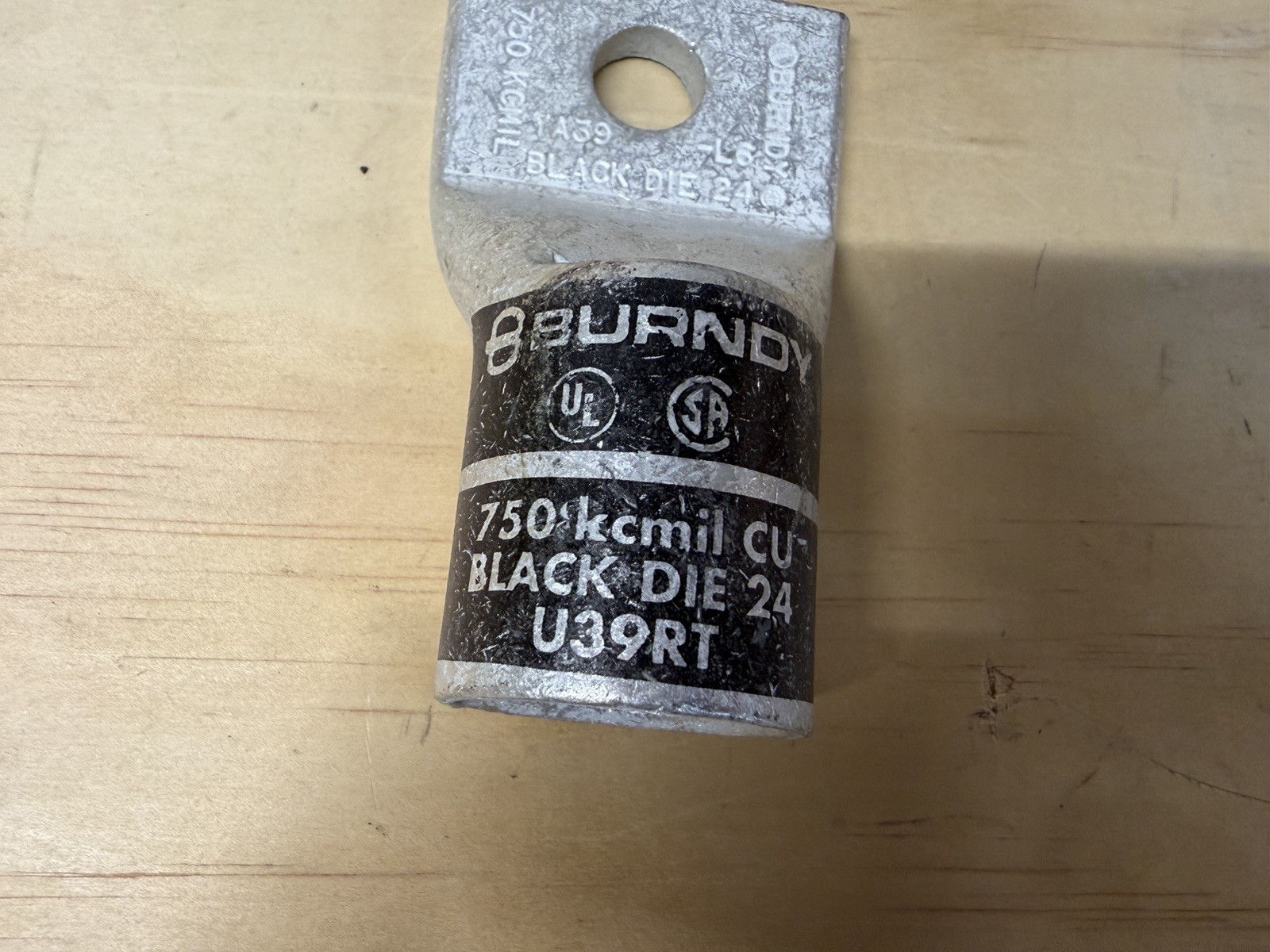 Lot of (6)Burndy 750kcmil YA39L6 lugs, 1/2” Hole STD U39RT P39RT