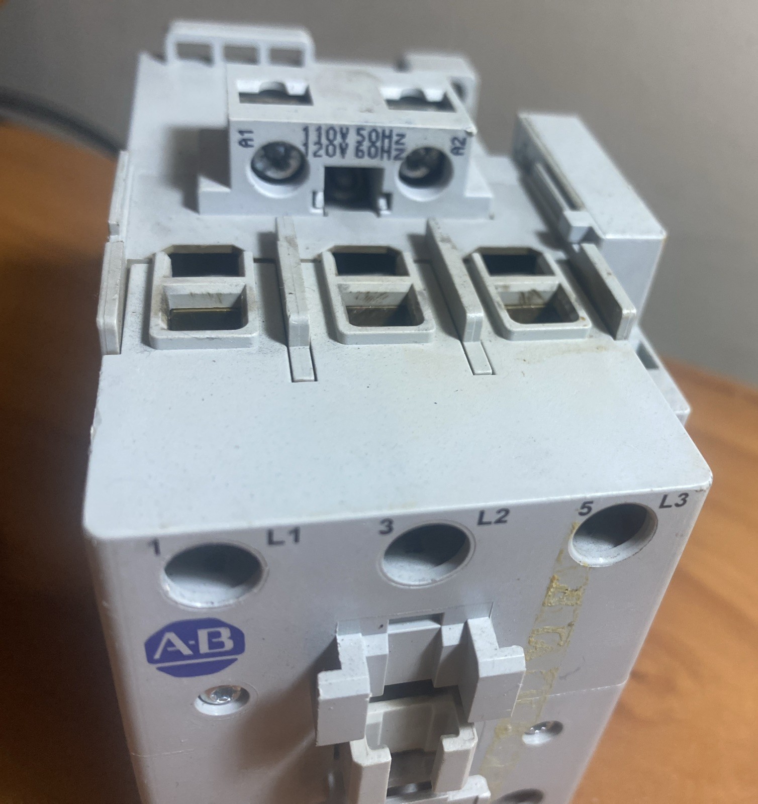 ALLEN BRADLEY 100-C43*00 /A CONTACTOR 600VAC W/ 100-S /B CONTACT BLOCK