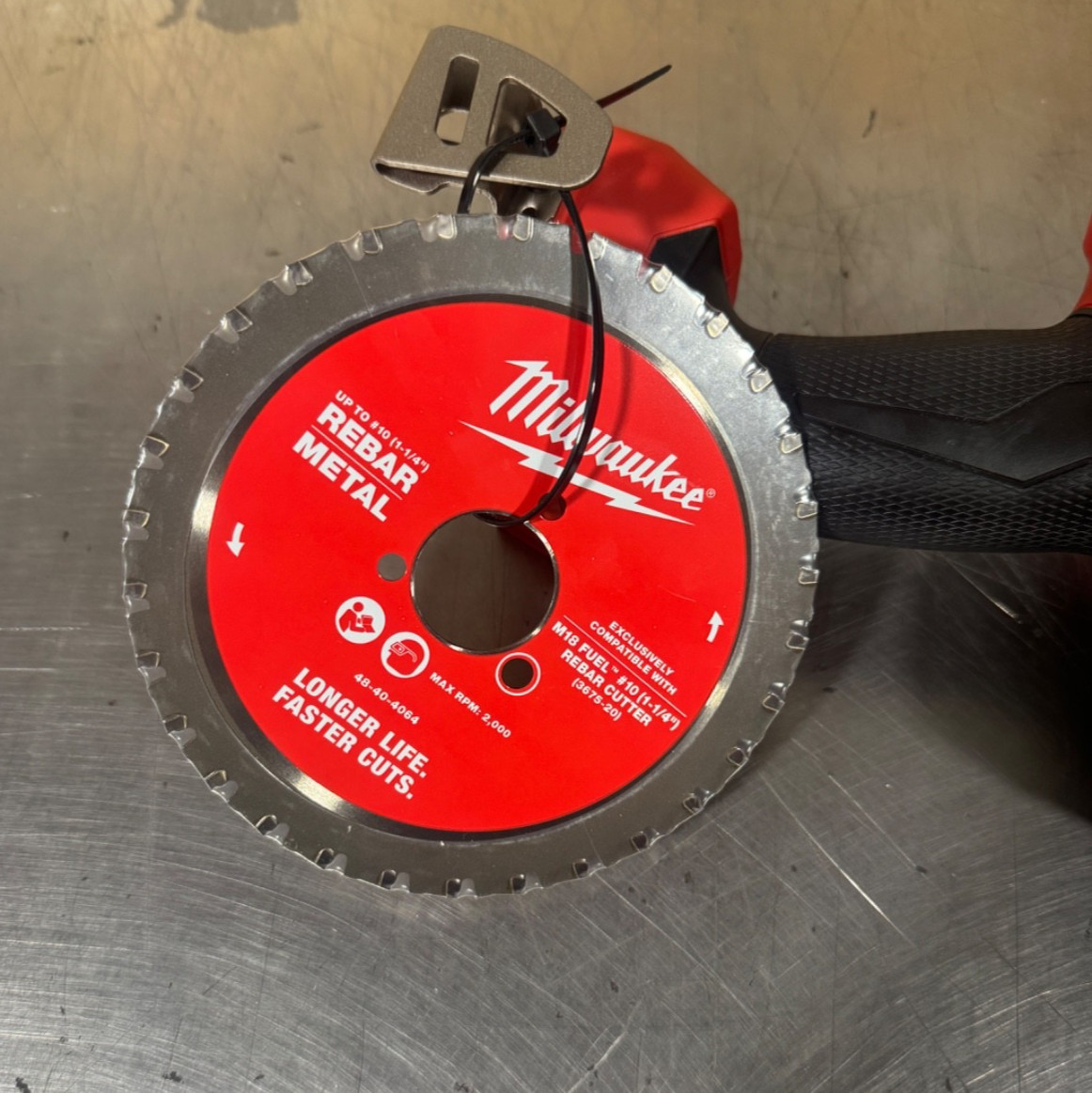 Milwaukee 3469-20 M18 FUEL 1/2”-1” Steel Pipe Cutter w/ Blade