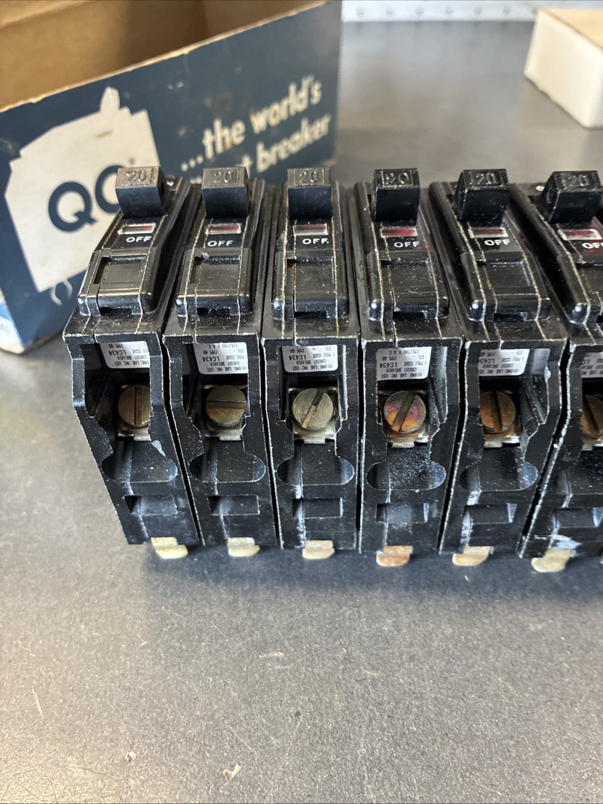 Lot Of 10 Square D QO 120 Circuit Breakers 120 / 240 Vac 20 Amp Single Pole