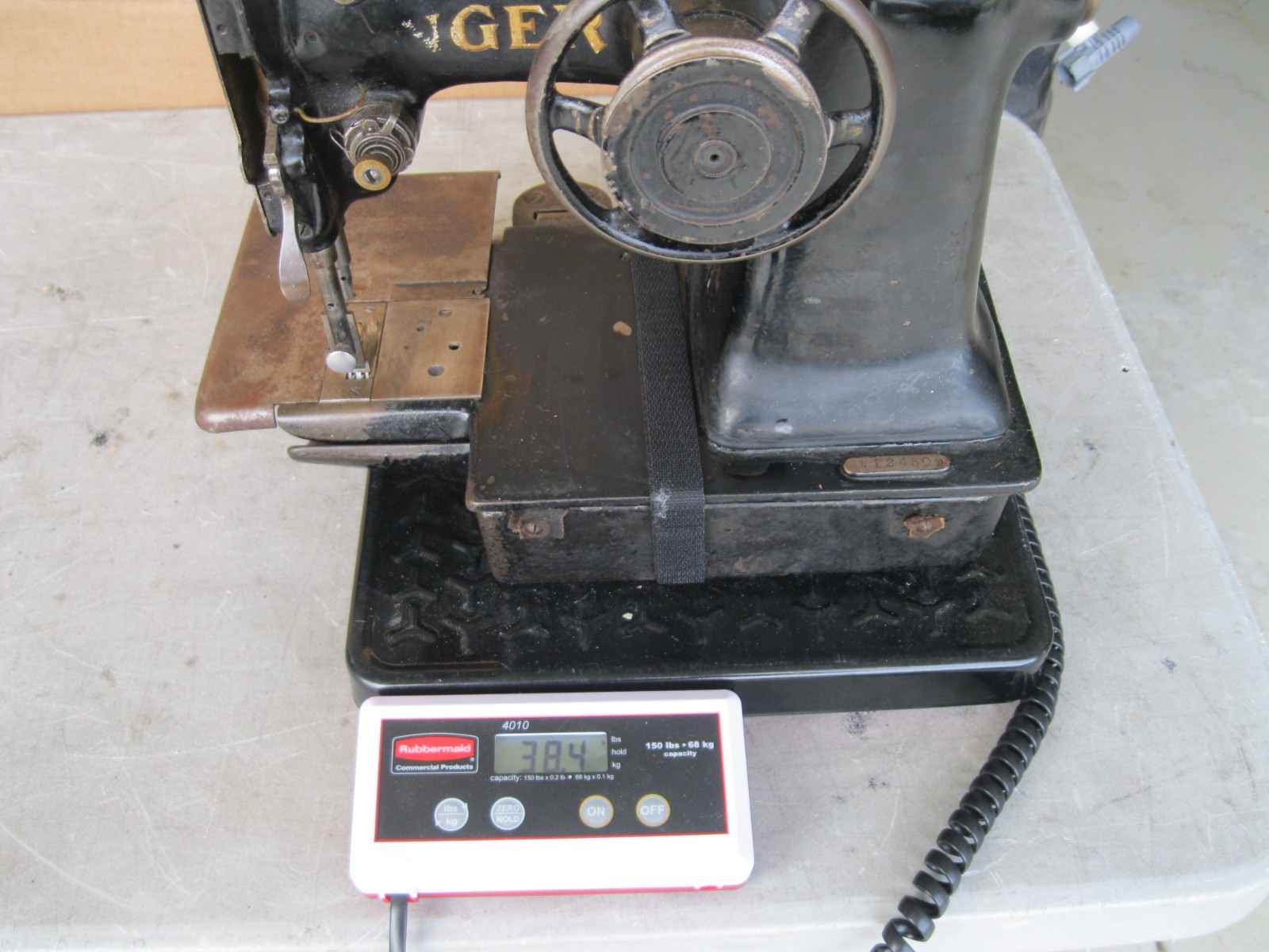 SINGER INDUSTRIAL MACHINE 65 OR 65W1 ????–FOR PARTS / REPAIR–UNTESTED–AS IS