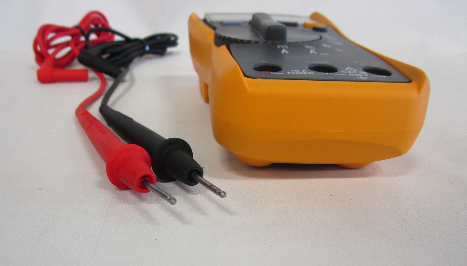 Fluke 115 True RMS Digital Multimeter with Leads