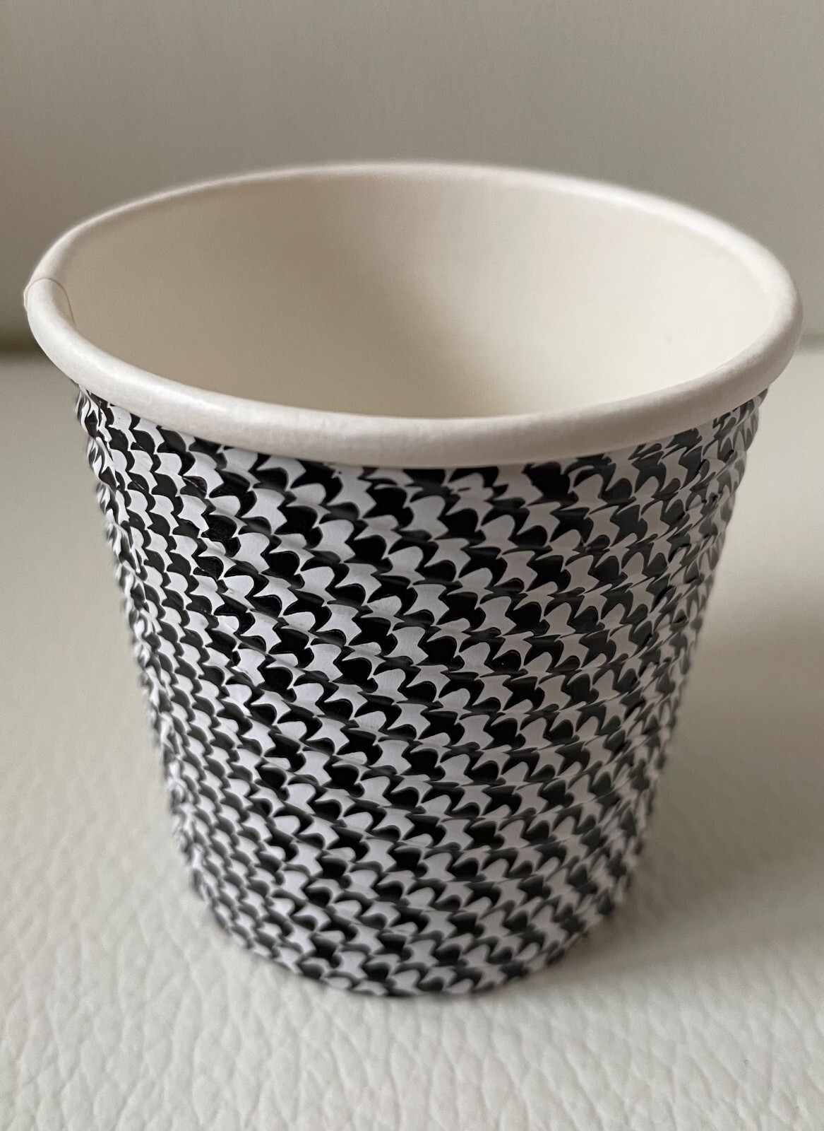 100 4oz Espresso Cups Premium Paper Black Ripple Hot Cold Cup NIP