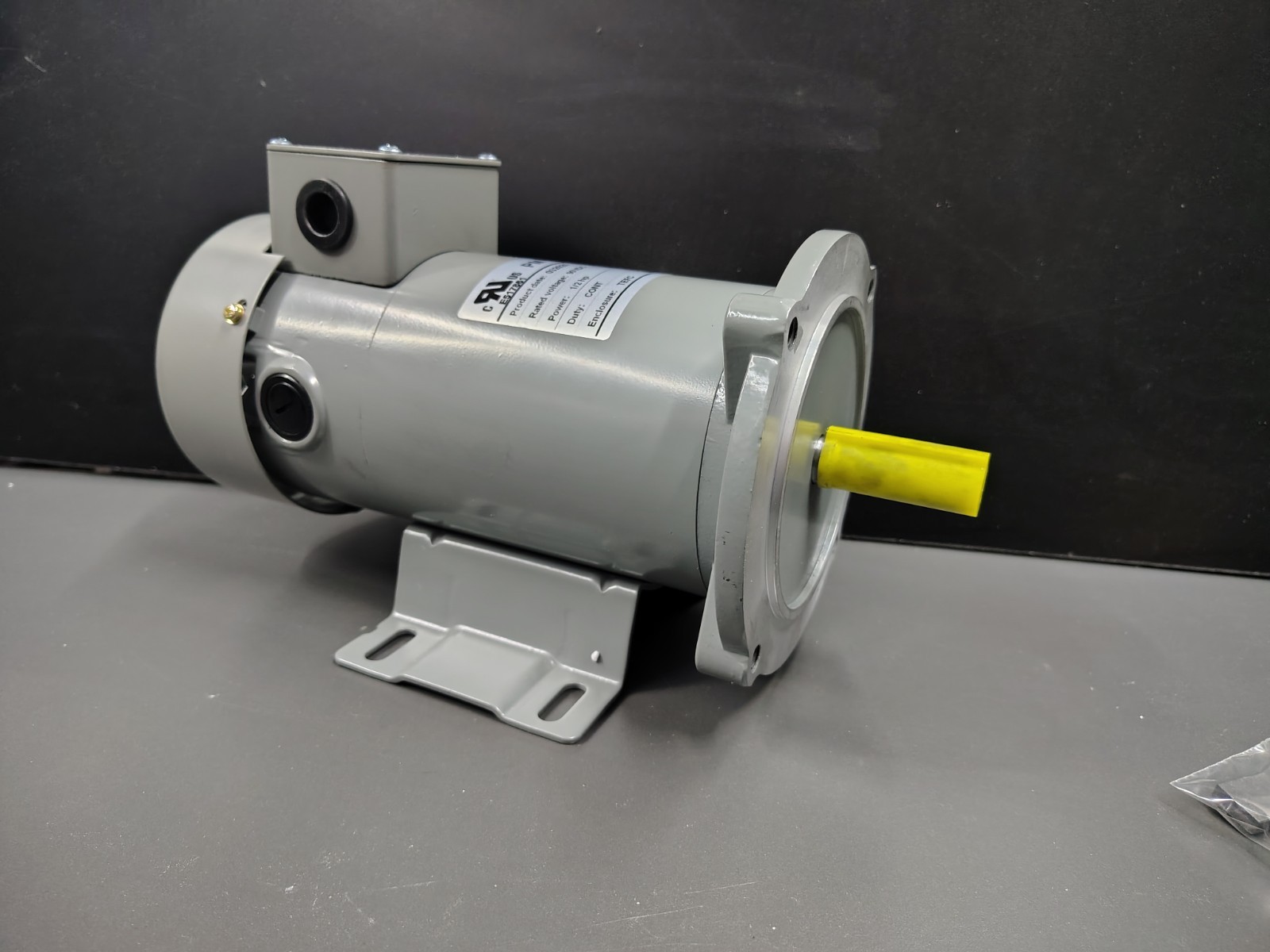 1/2HP DC MOTOR FRAME 56C 90VDC 1750RPM TEFC 90V PERMANENT MAGNET SPARE BRUSHES
