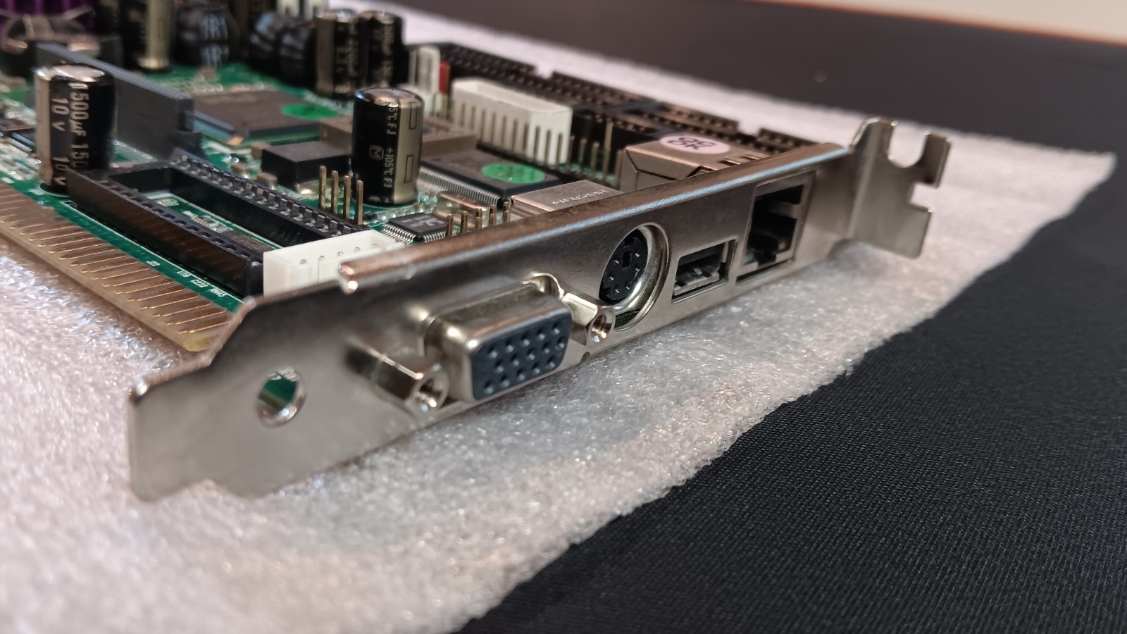 ROBO-8712VLA BIOS R1.00 + 2.4 GHZ PENTIUM WITH 512GB MEM.