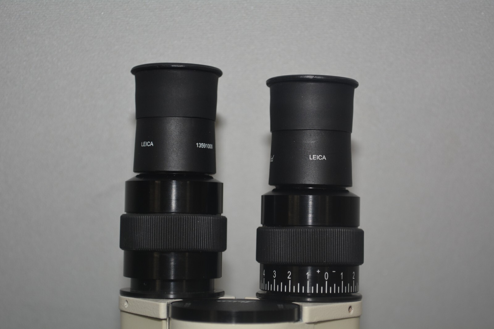 ^ Leica DME Upright Compound Microscope w/ 4x 10x 40x 100x Objectives #X1100