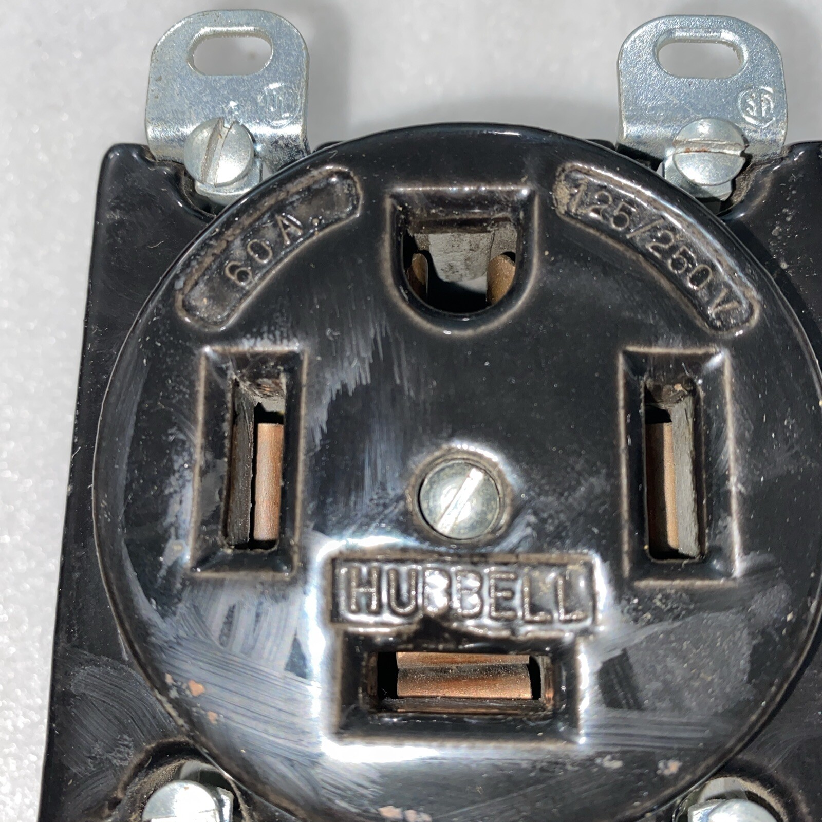 HUBBELL RECEPTACLE 60A 125/250V 3Pole 4 Wire PORCELAIN