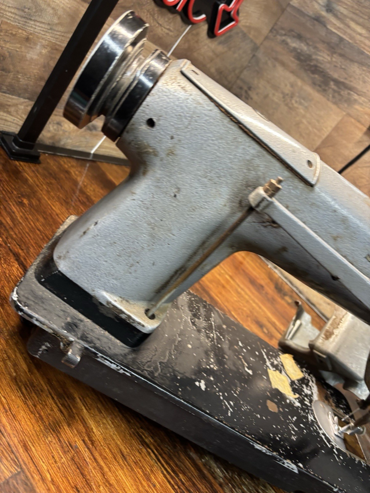 Singer 251-12 Upholstery Machine with oil pan, attachments & extras, WORKS BUT..