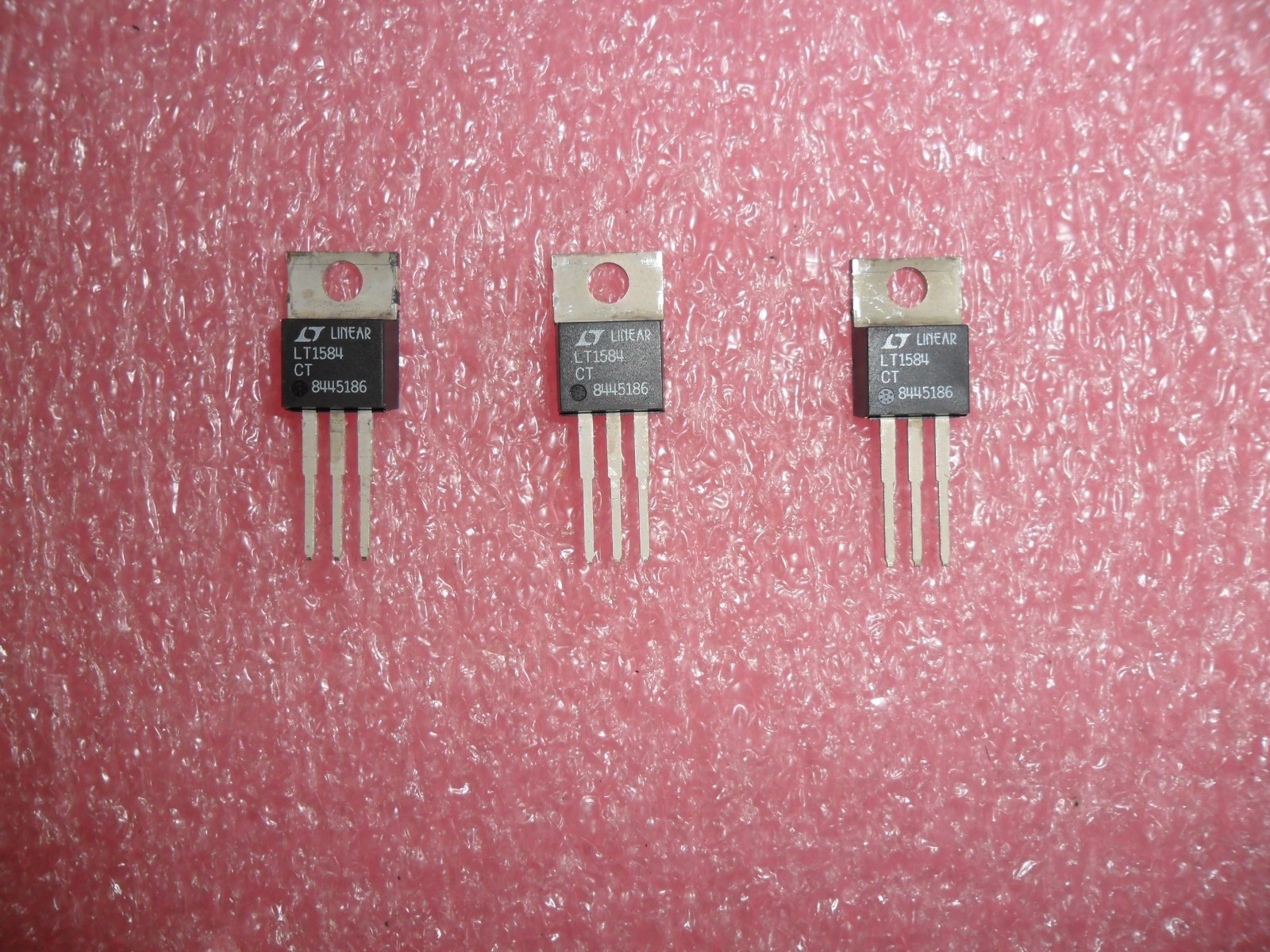 LT1584CT LDO REGULATOR LINEAR POS ADJ 7A TP220-3 (LOT OF 1)