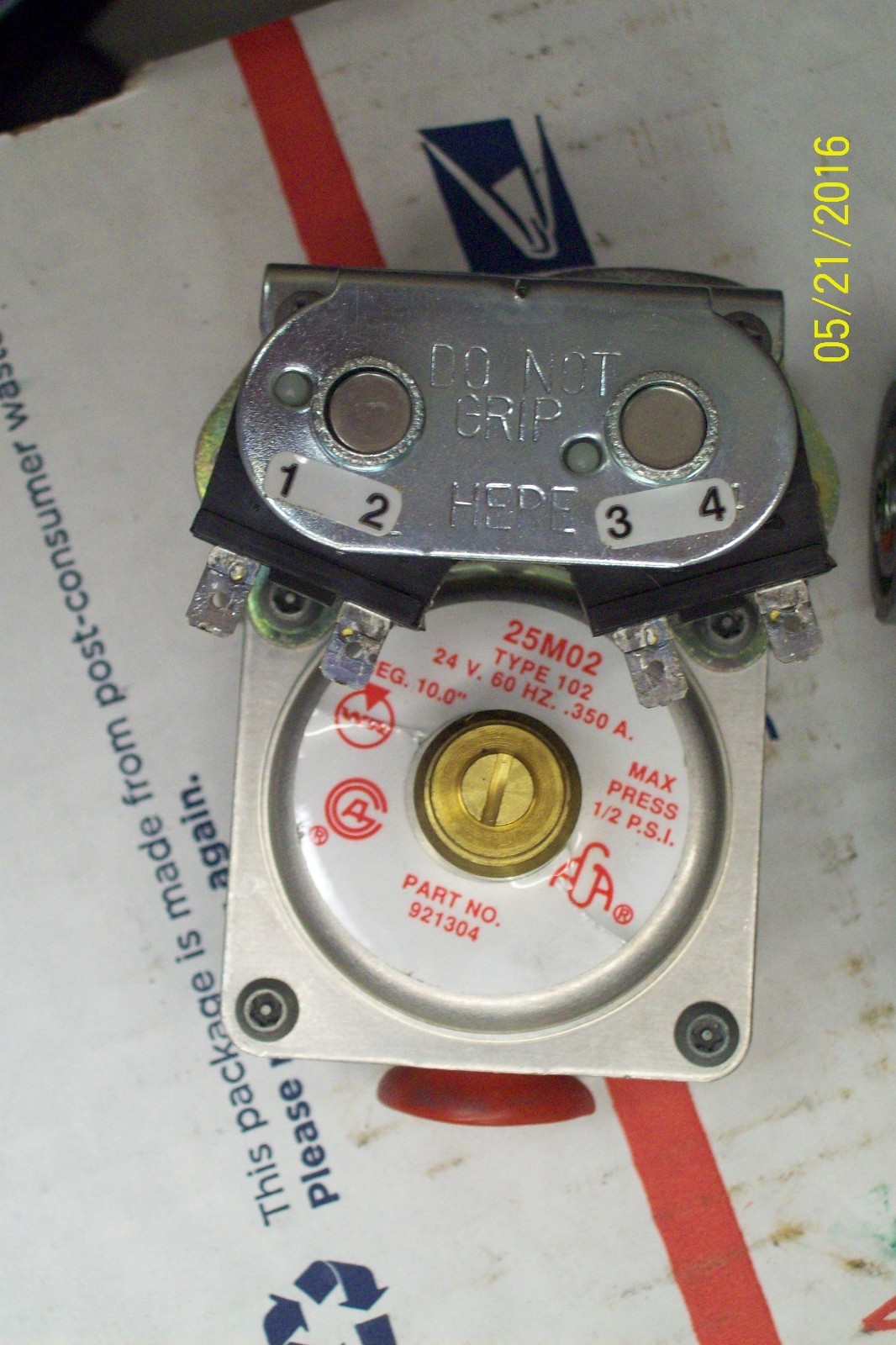 WHITE RODGERS 25M02 GAS VALVE TYPE 102 24V .350 AMP 1/2 PSI MAX 921304