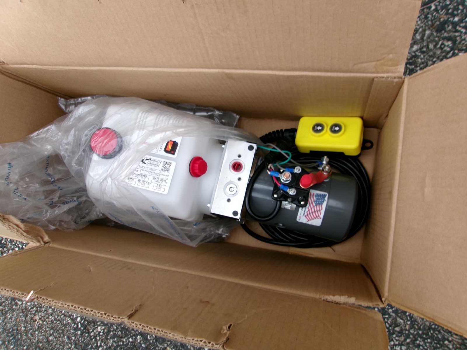 KTI DC47470RA 12VOLT SINGLE ACTING HYDRAULIC POWER PUMP 3 QUART 2300 PSI