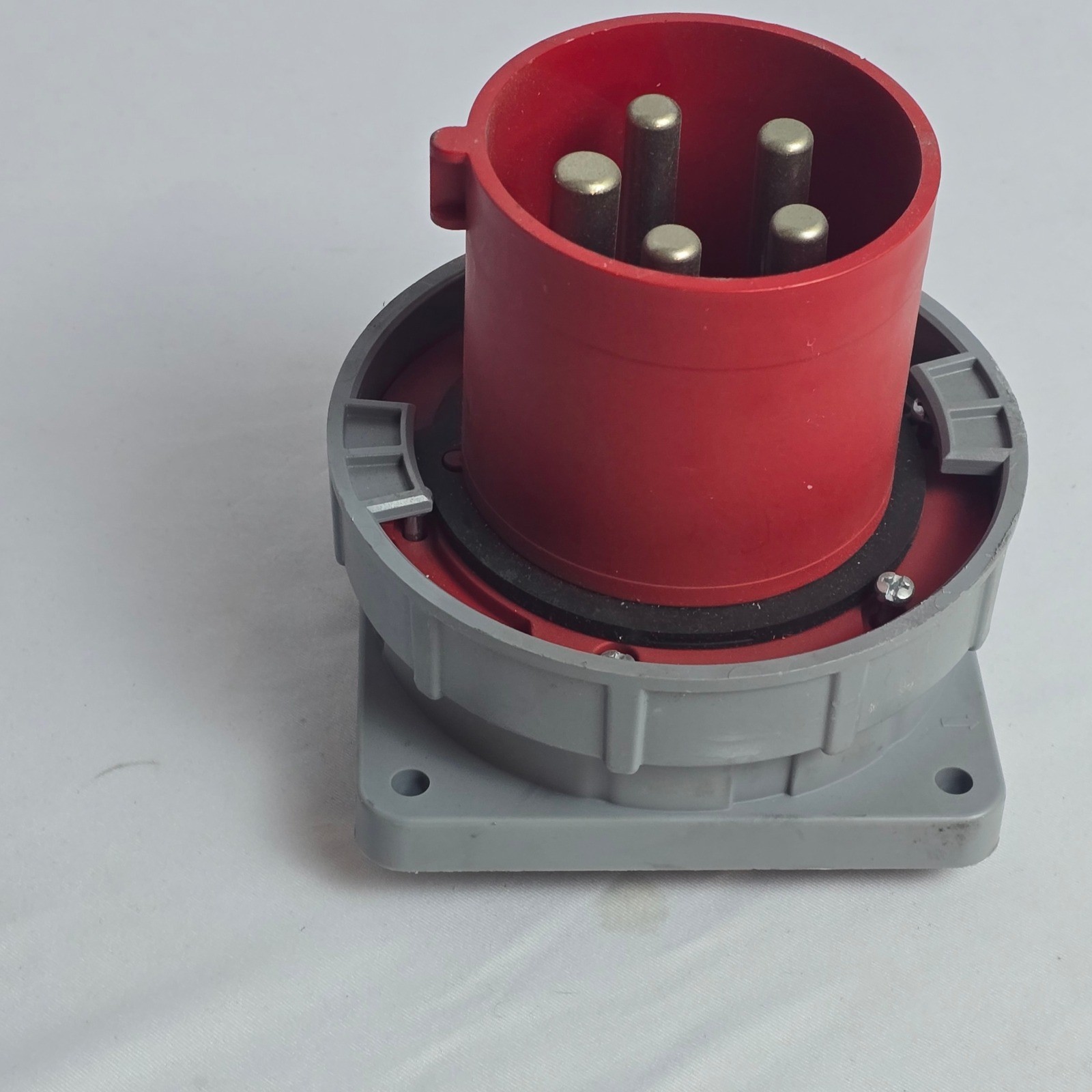 PCE Typ 645 Industrial Flanged Plug 125A 5-Pin 3P+N+E IP67 415V Power Inlet