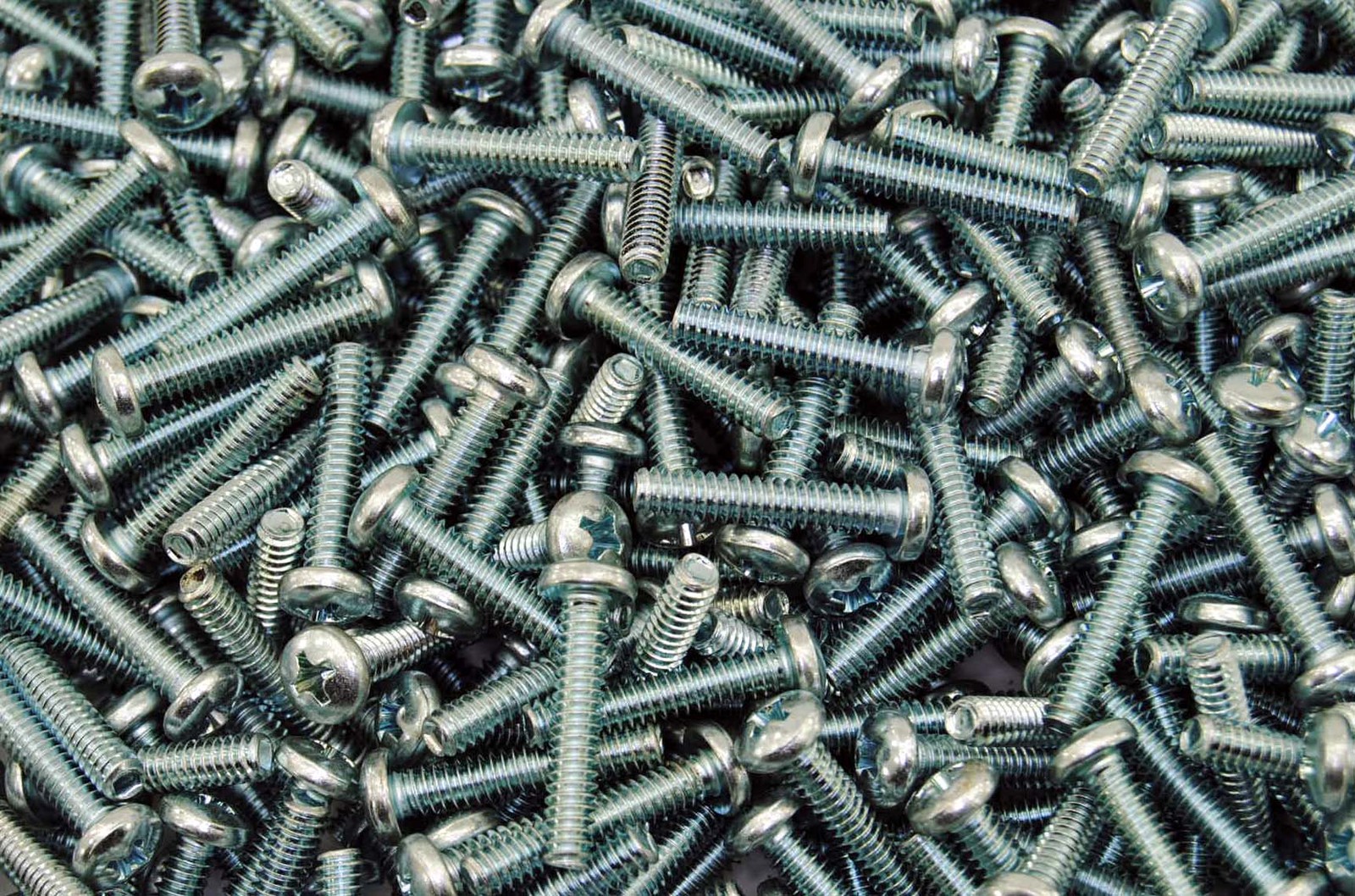 (800) Phillips Pan Head 10-24 x 1 Machine Screws #10 Zinc