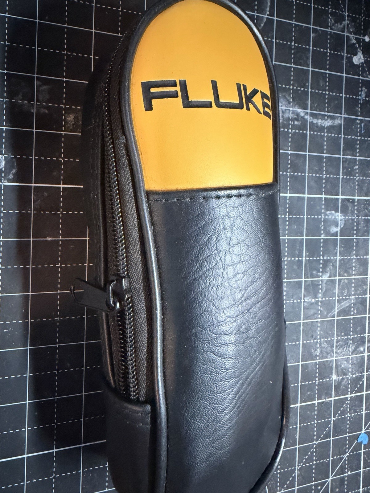 Fluke 323 Clamp Meter (4152628)