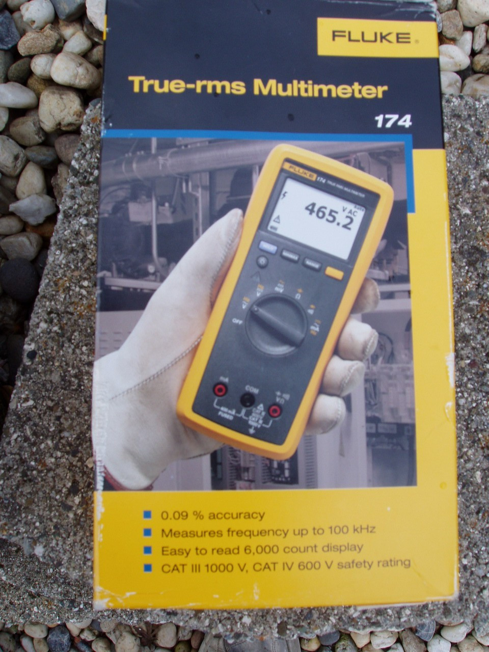 FLUKE 174 TRUE RMS DIGITAL MULTIMETER CAT III 1000V CAT IV 600V NEVER USED NEW