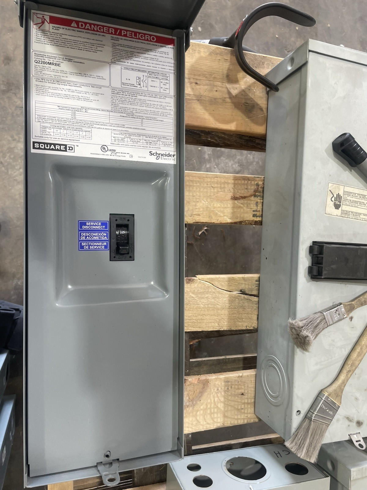 Square D Q200MRBE 200 A Main breaker enclosure Type 3R 240V 50/60Hz D11