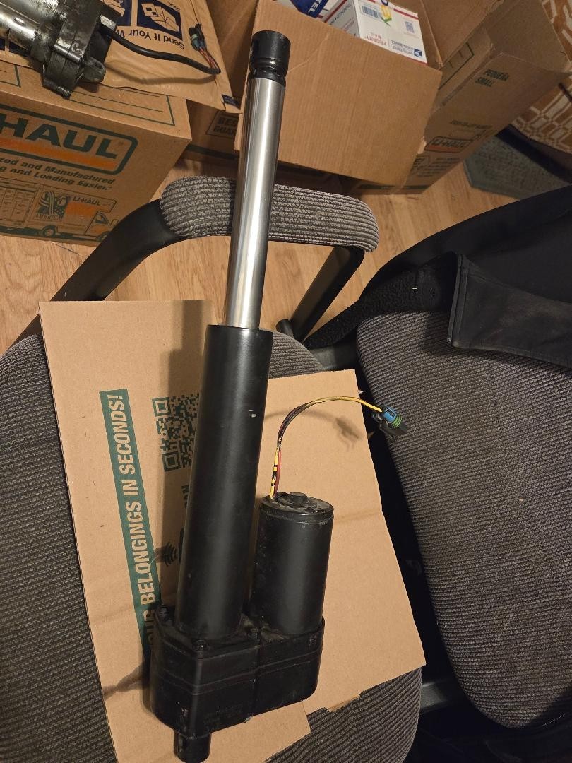 TENNANT 8300 & MORE Actuator – 3.01 x 5.81 x 13.32 in 386985 36V DC