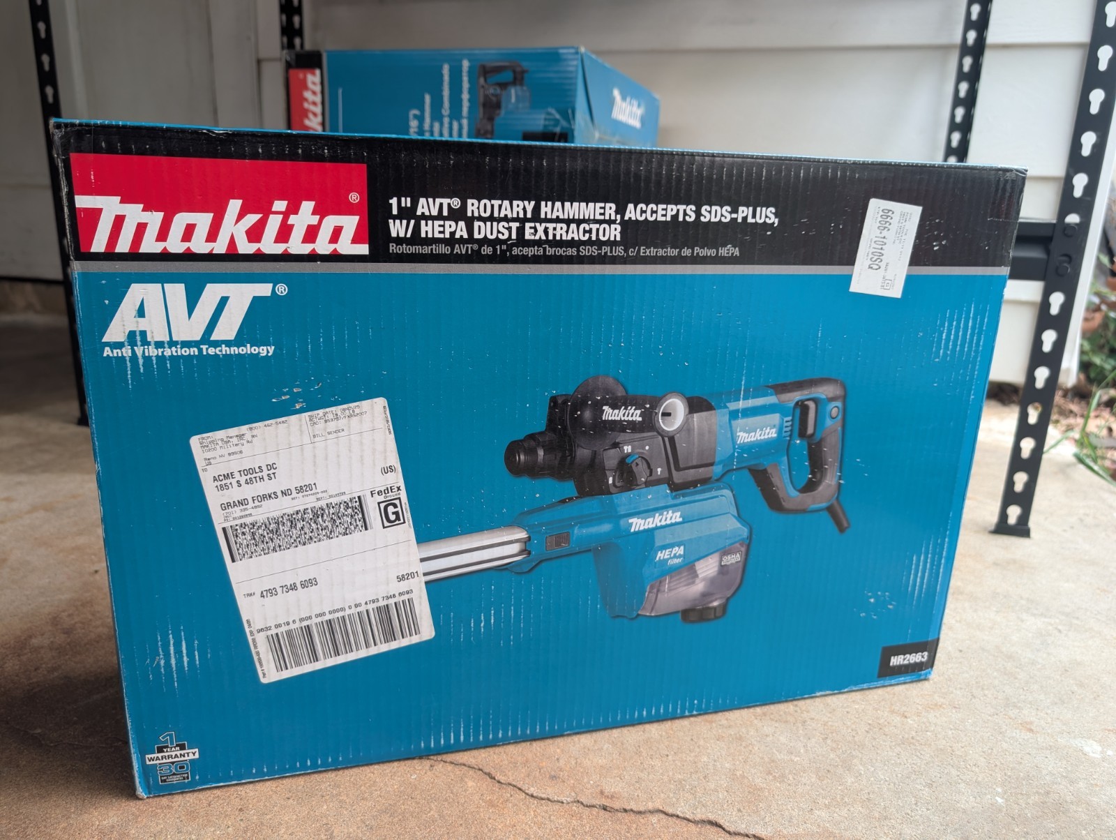 Makita 1″ AVT® Rotary Hammer, Accepts SDS-Plus w/ HEPA Dust Extractor