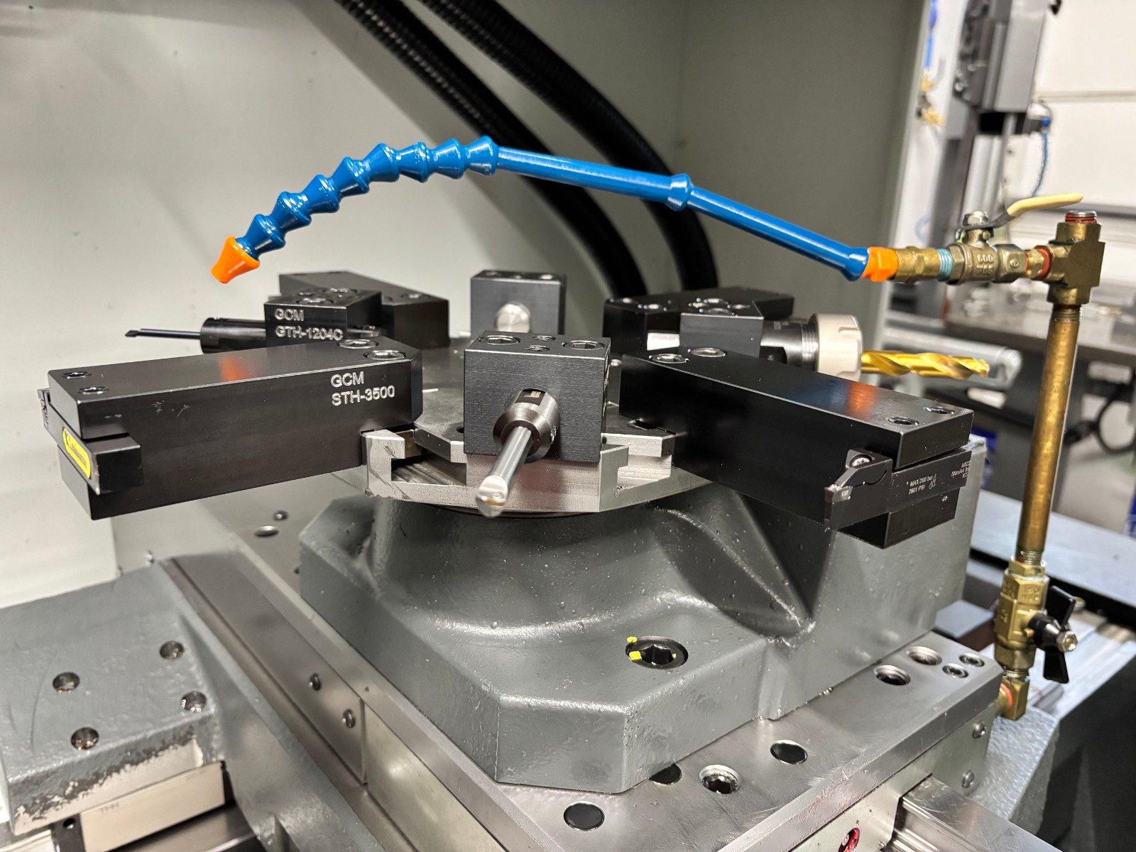 STH-2500 – 8-Station TL/CL Turret, 1/2″ Square Shank Static Face Grooving Holder