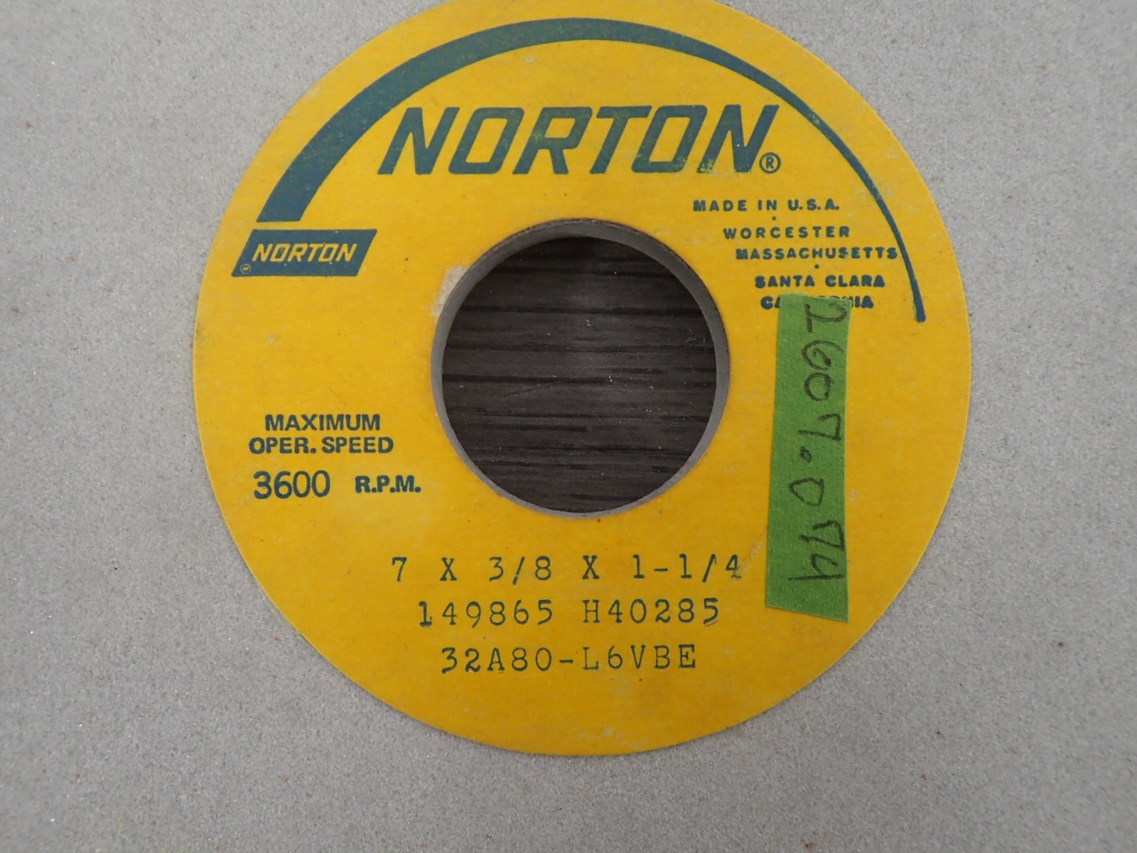 Norton Monocrystalline Aluminum Oxide Grinding Wheel 7″ Dia 3/8″ Thick 1-1/4″ Ar