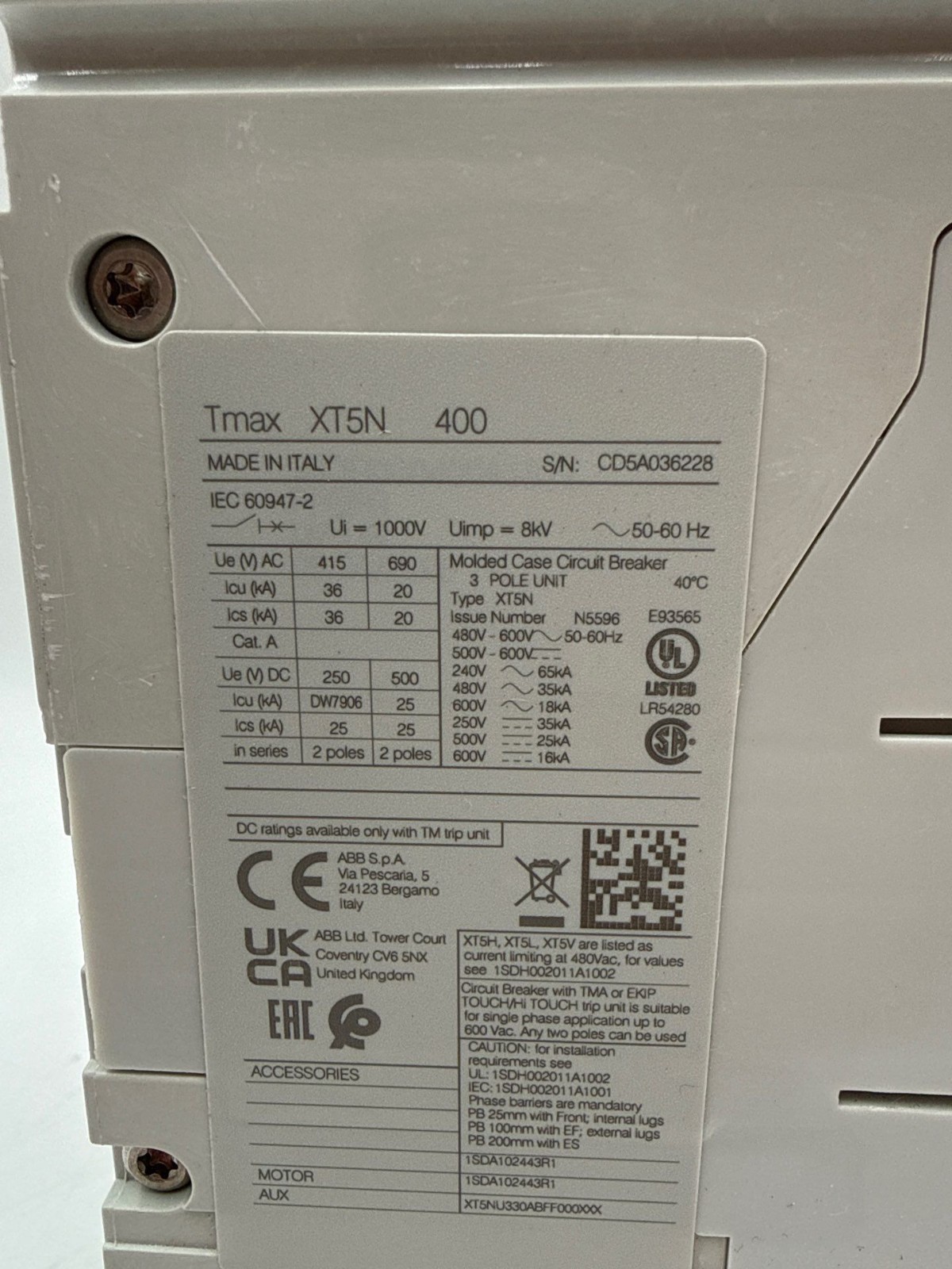 ABB XT5NU330ABFF000XXX Circuit Breaker 300A 3P 600V tmax XT5N 400 300 Amp 3 Pole