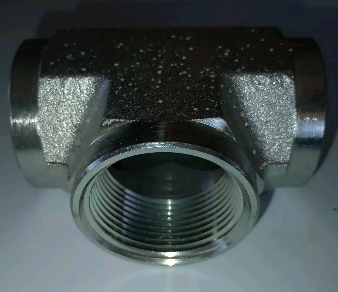 STAINLESS STEEL FNPT TEE 1-1/4″ X 1-1/4″ X 1-1/4″, NEW, FREE SHIPPING