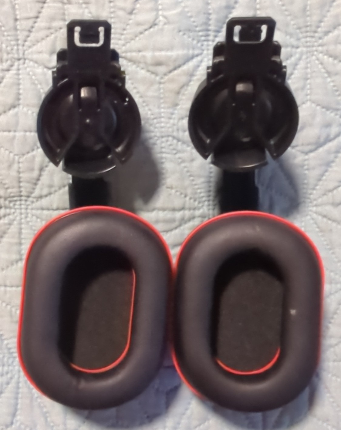 Milwaukee BOLT Hard Hat Mounted Earmuffs 24dB NRR Passive 48-73-3250