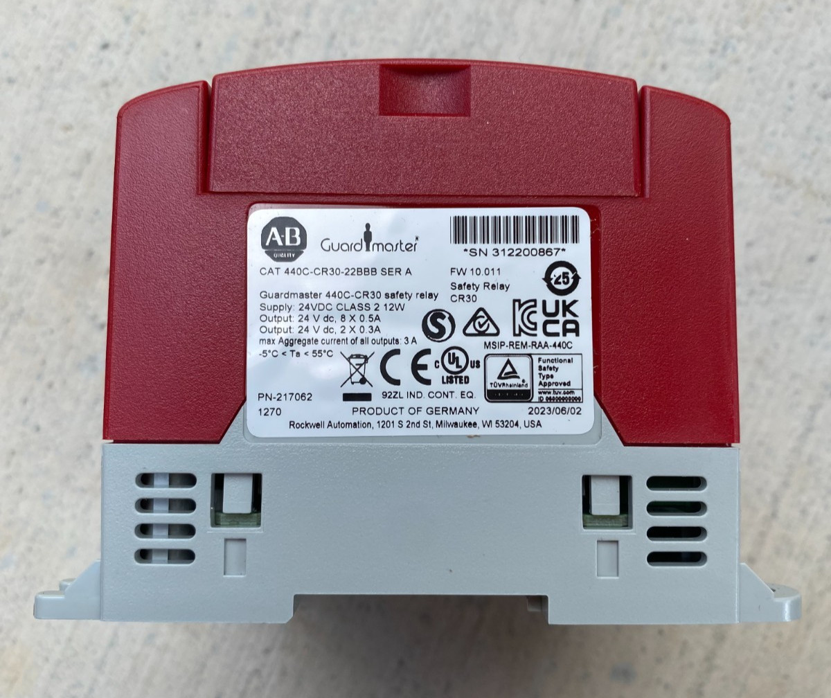 NEW Allen Bradley Guardmaster Safety Relay 440C-CR30-22BBB SER A