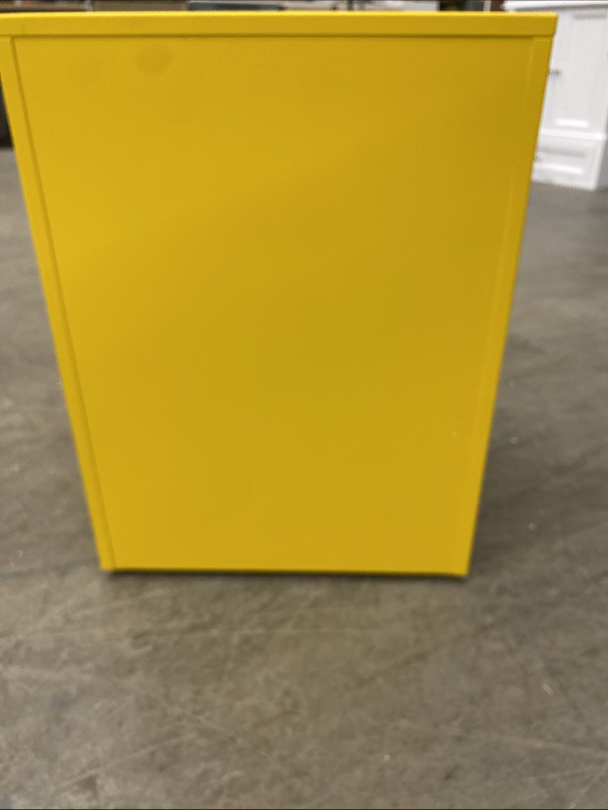 VEVOR 12-Gal Flammable Safety Cabinet SS-559 Yellow Fireproof Storage