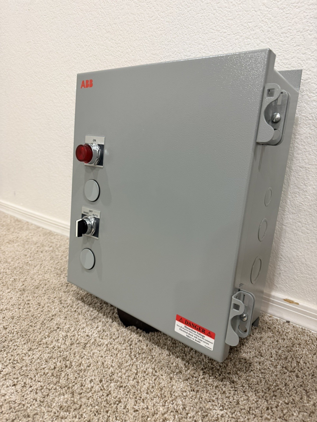 ABB ELECTRICALLY HELD LIGHTING CONTACTOR CR463L80AJA14B0 W/ ENCLOSURE 8NO/0NC