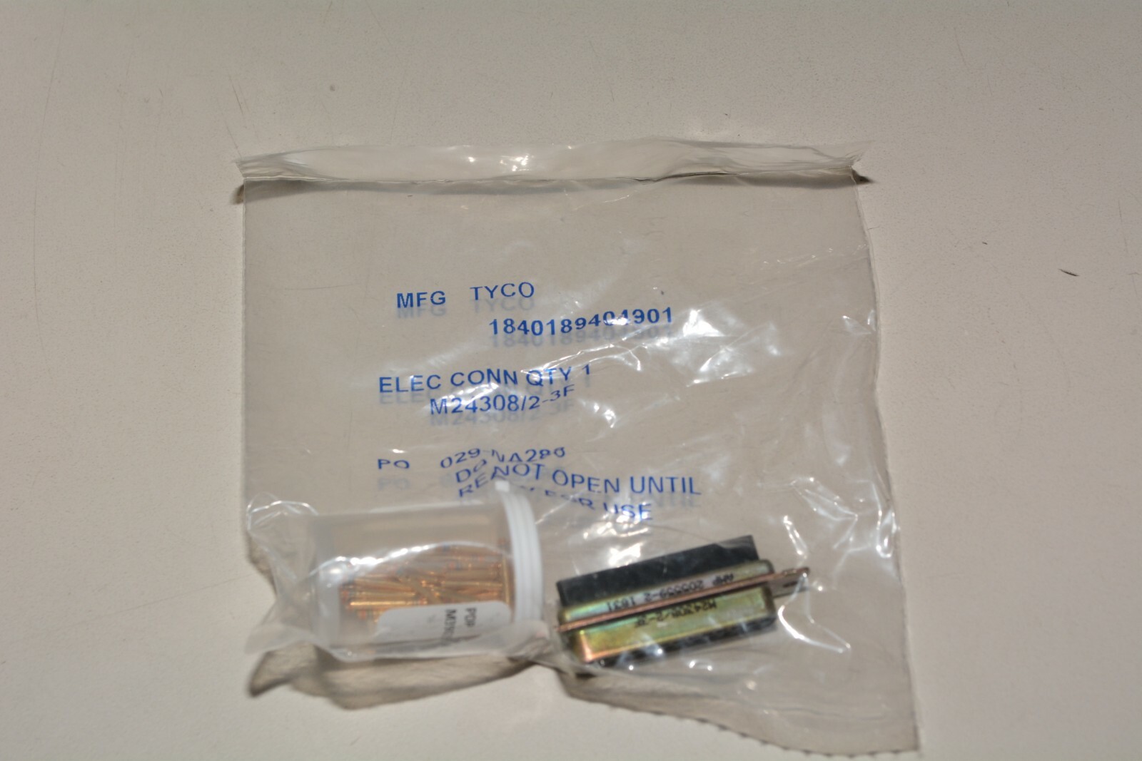 Amp Tyco M24308/2-3F Connector W/ Pins