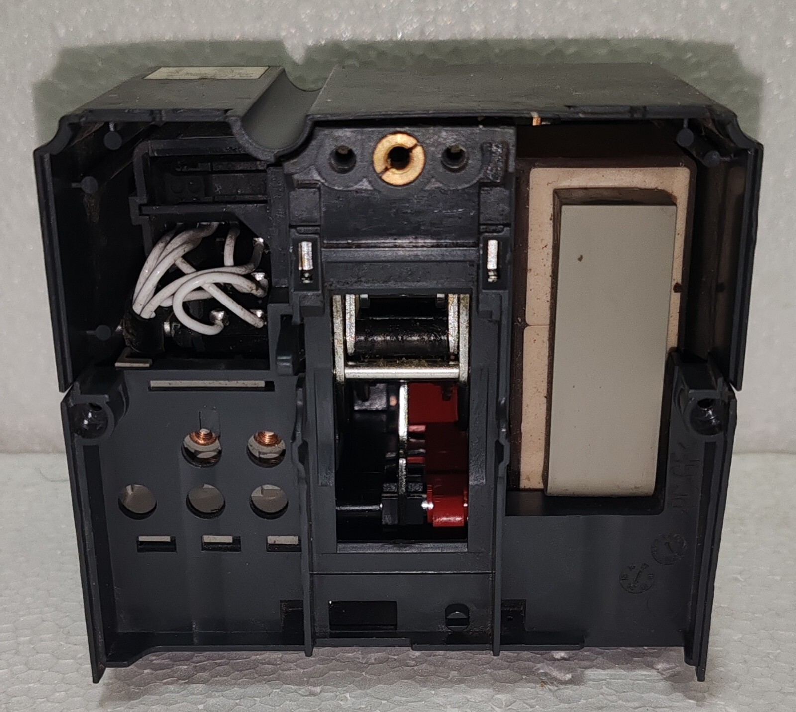 Schneider compact NSX 220/240V