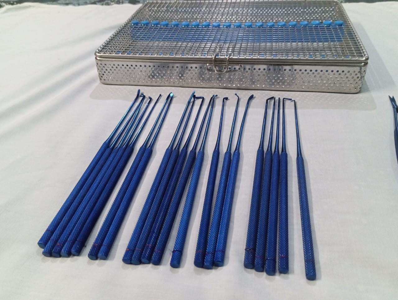 Micro surgery instruments set with box