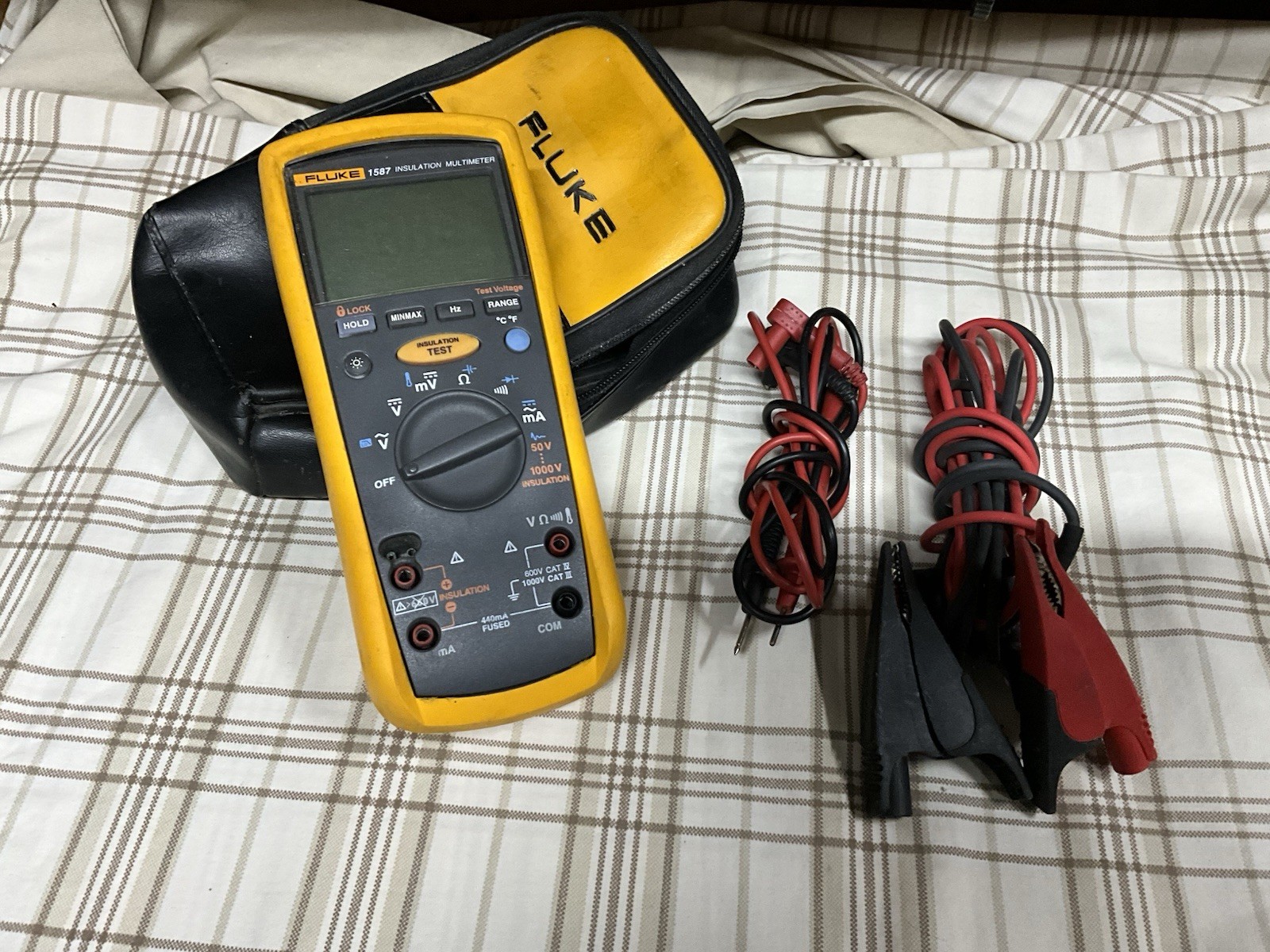 Fluke 1587 Insulation Digital Multimeter CAT III 1000V Leads & Case