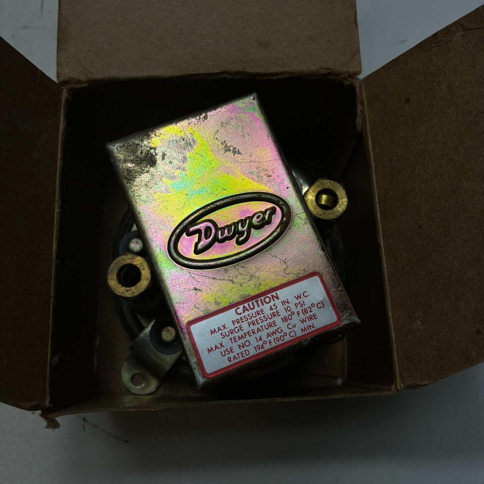 DWYER 1910-1 Low Differential Pressure Switch 0.40″-2.4″