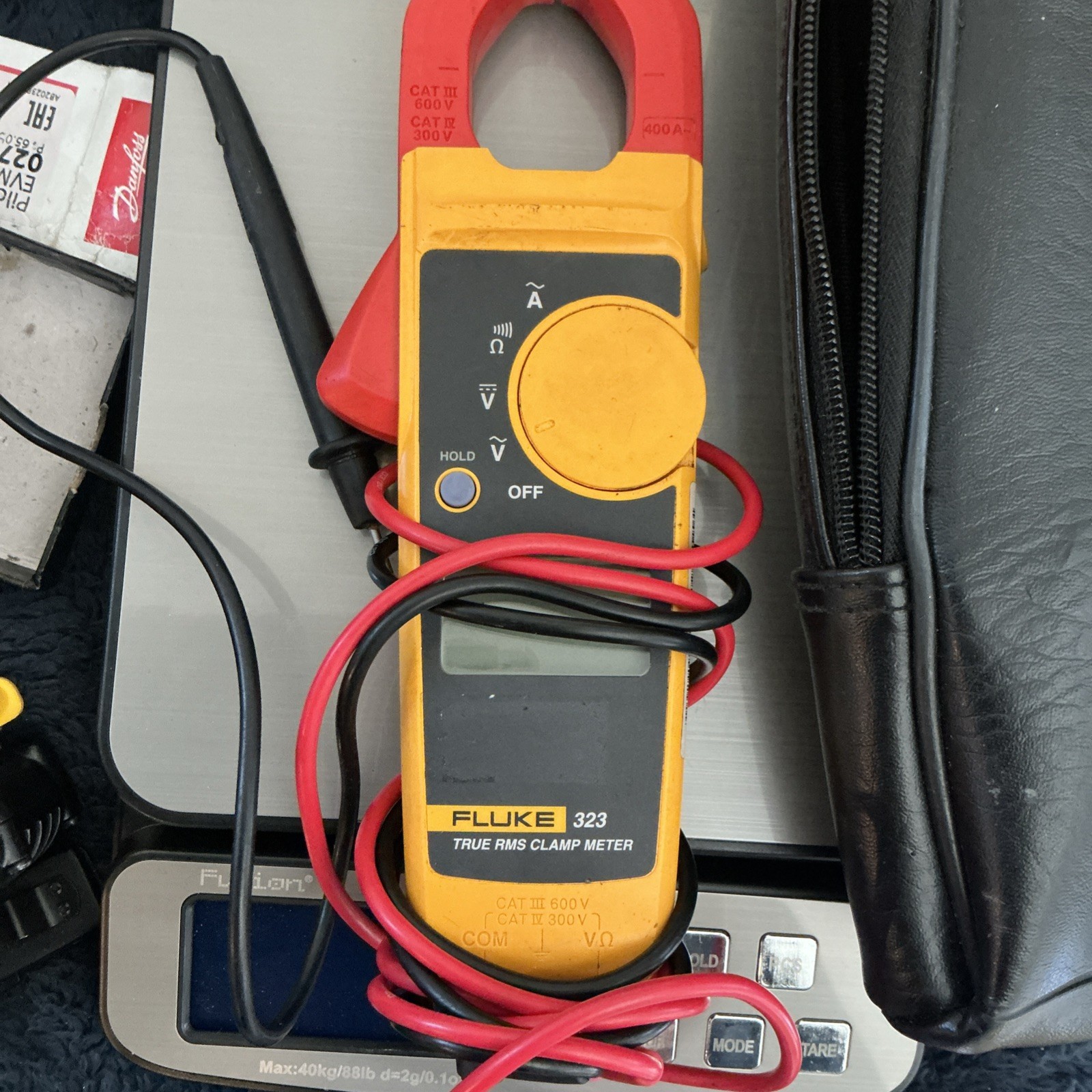Fluke 323 Clamp Meter With Case Y215