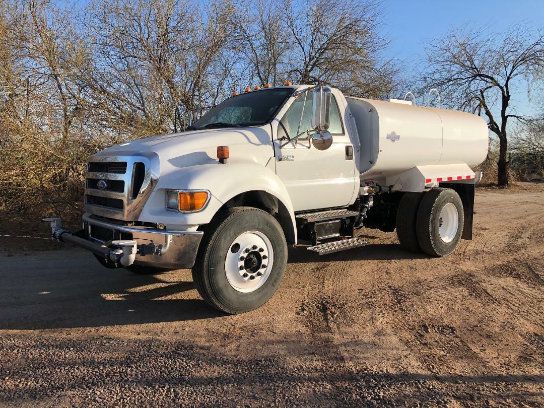 New 2,000 gallon TANK KIT with 6 sprays (2)- front (2) -rear (2)- side, pump